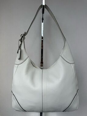 Coach Hamilton Leather Hobo  Shoulder Zip Bag in White and wristlet Including.